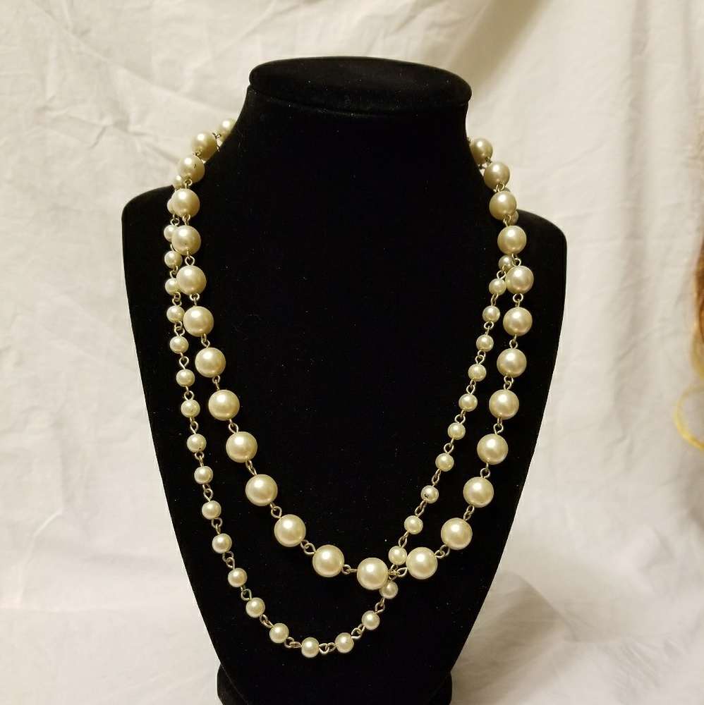 Simulated pearls necklace